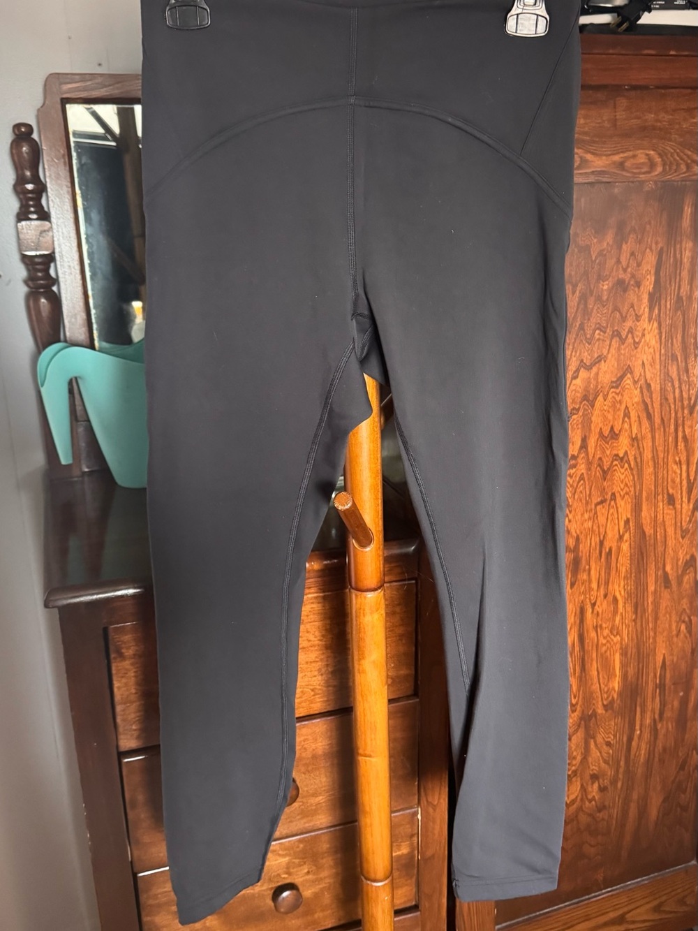 🖤 Lululemon High-Waisted Black Leggings — Size 8